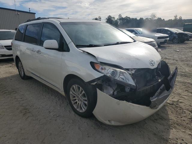 5TDYK3DC2FS668455 - 2015 TOYOTA SIENNA XLE WHITE photo 4