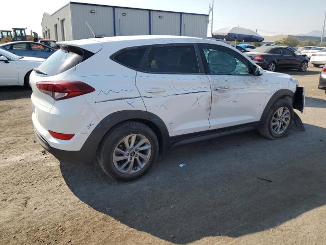 KM8J23A42HU484805 - 2017 HYUNDAI TUCSON SE WHITE photo 3