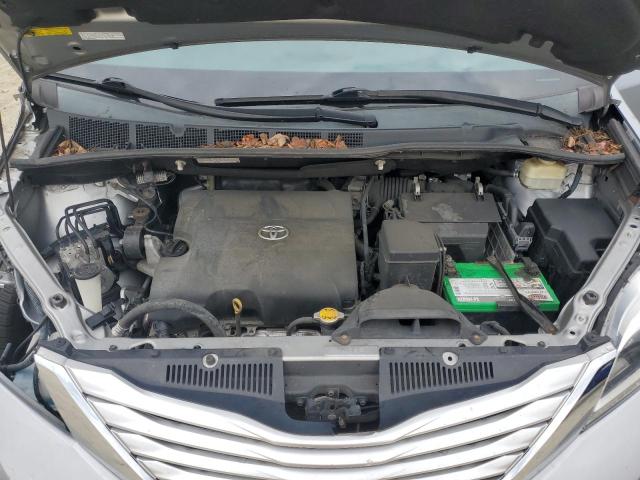 5TDDK3DC9FS117714 - 2015 TOYOTA SIENNA XLE 银色 照片 12