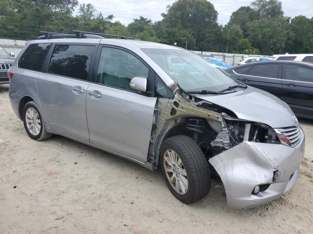 5TDDK3DC9FS117714 - 2015 TOYOTA SIENNA XLE 银色 照片 4