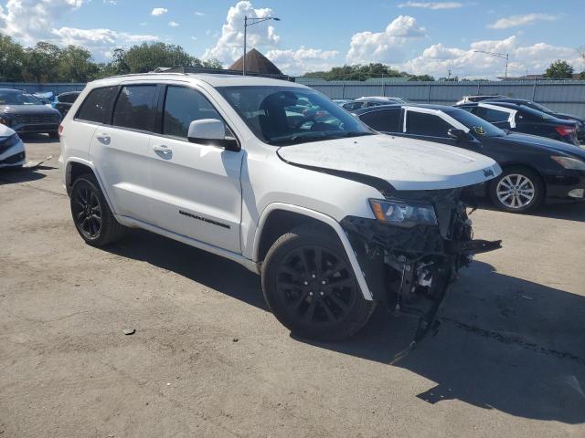 1C4RJFAG8JC390784 - 2018 JEEP GRAND CHER LAREDO WHITE photo 4