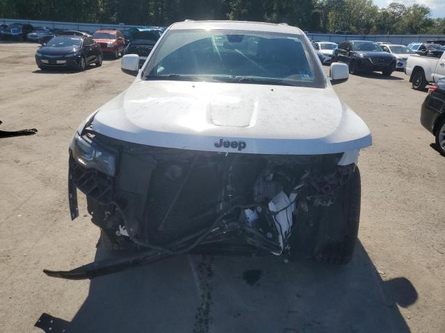 1C4RJFAG8JC390784 - 2018 JEEP GRAND CHER LAREDO WHITE photo 5