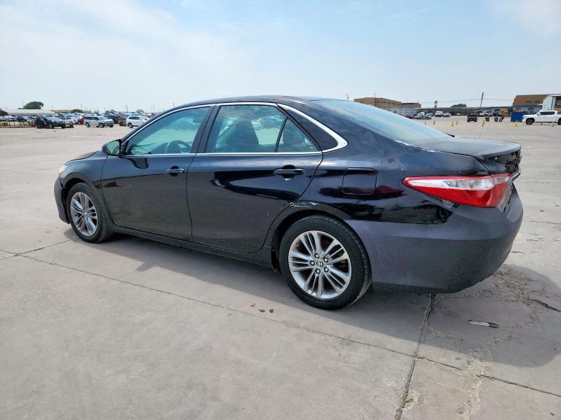 4T1BF1FK6FU051697 - 2015 TOYOTA CAMRY SE LE Czarny zdjęcie 2