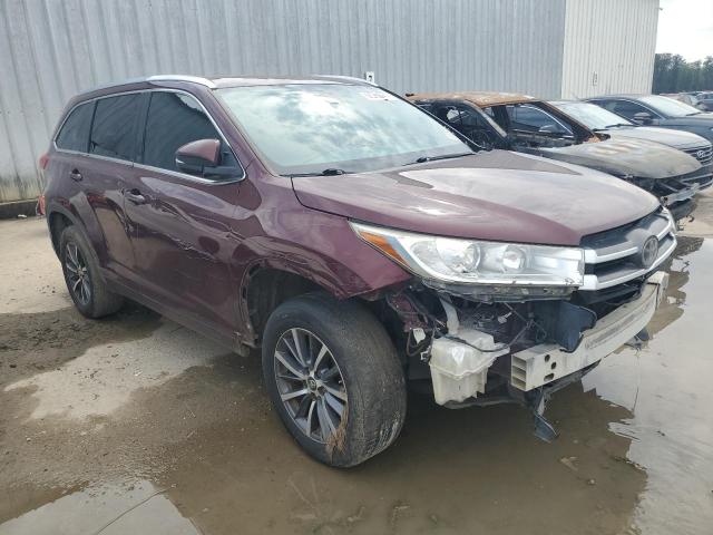 5TDKZRFH3HS220855 - 2017 TOYOTA HIGHLANDER SE RED photo 4