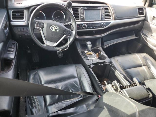 5TDKZRFH3HS220855 - 2017 TOYOTA HIGHLANDER SE RED photo 8