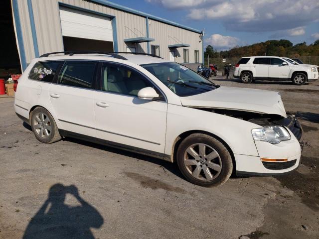 WVWXK93C08E080112 - 2008 VOLKSWAGEN PASSAT WAGON TURBO WHITE photo 4