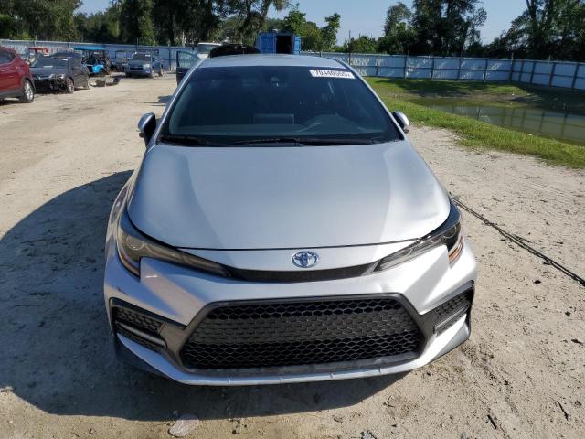 5YFS4RCE9LP032268 - 2020 TOYOTA COROLLA SE SILVER photo 5