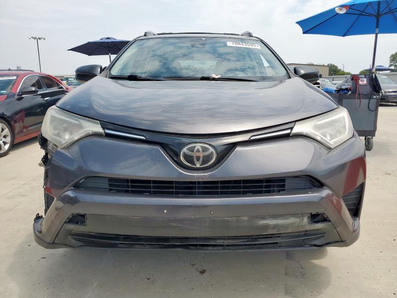 JTMZFREV1HJ124833 - 2017 TOYOTA RAV4 LE 灰色 照片 5