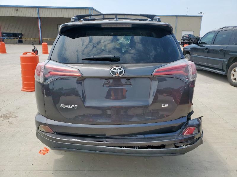 JTMZFREV1HJ124833 - 2017 TOYOTA RAV4 LE 灰色 照片 6