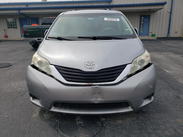 5TDJK3DCXCS039880 - 2012 TOYOTA SIENNA LE 银色 照片 5
