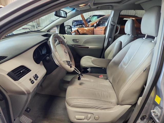5TDYK3DC7BS067374 - 2011 TOYOTA SIENNA XLE GRAY photo 7