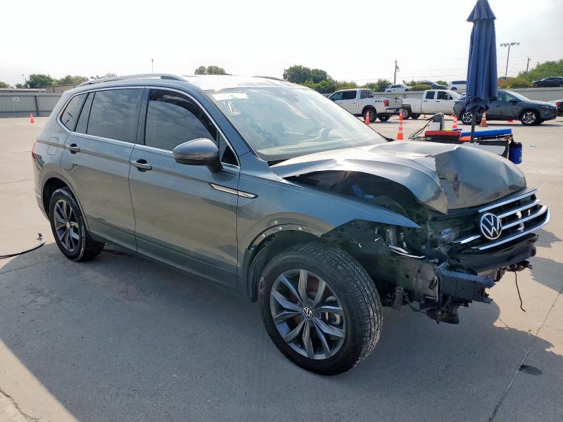 3VV3B7AX5NM137937 - 2022 VOLKSWAGEN TIGUAN SE 灰色 照片 4