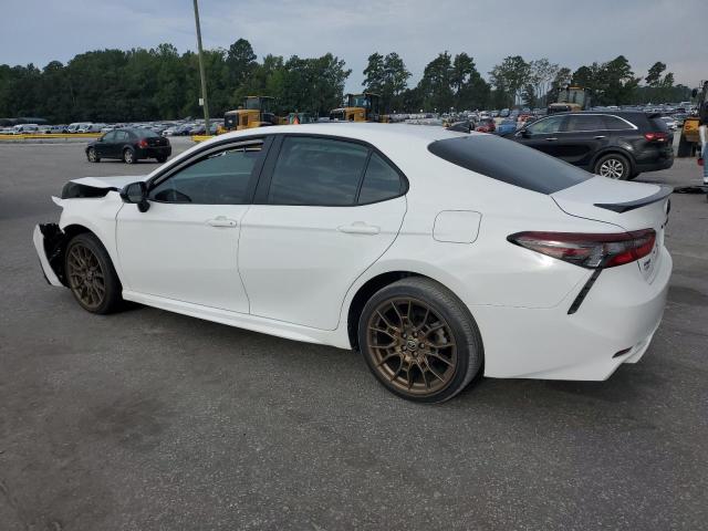 4T1T11AK0PU108830 - 2023 TOYOTA CAMRY SE NIGHT SHADE WHITE photo 2