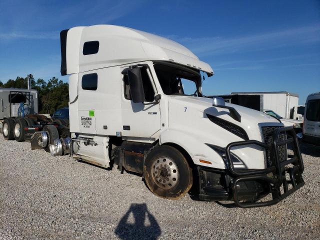 4V4NC9EH8NN287649 - 2022 VOLVO VN VNL WHITE photo 1