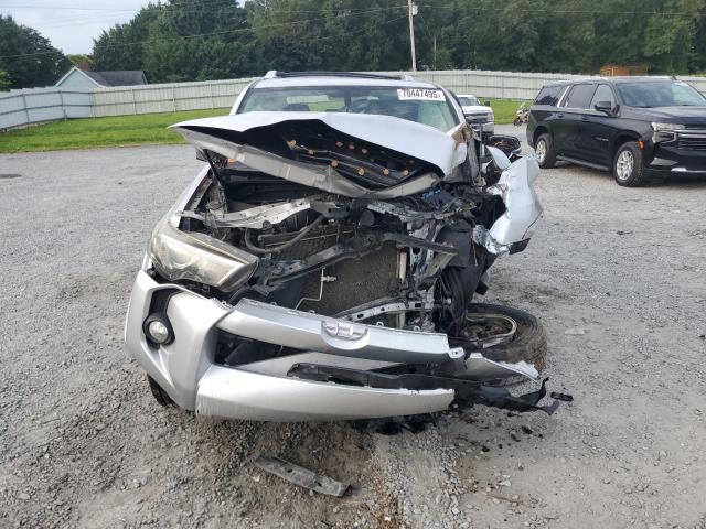 JTEZU5JR2H5148490 - 2017 TOYOTA 4RUNNER SR5 SILVER photo 5