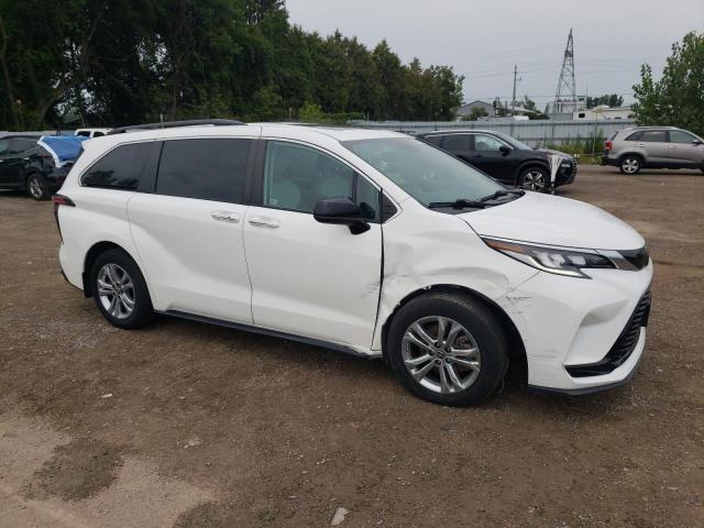 5TDGSKFC9NS045836 - 2022 TOYOTA SIENNA LE WHITE photo 4