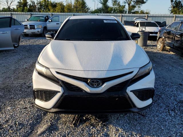 4T1G11AK0PU776807 - 2023 TOYOTA CAMRY SE NIGHT SHADE WHITE photo 5