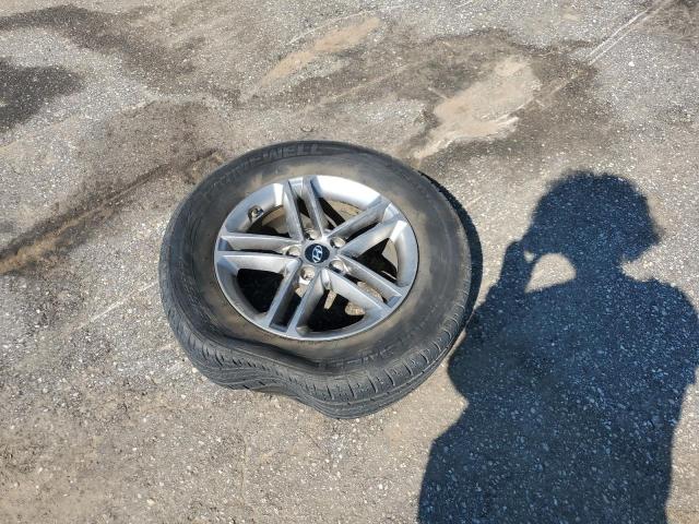 5NMZT3LB9JH080915 - 2018 HYUNDAI SANTA FE S GRAY photo 13