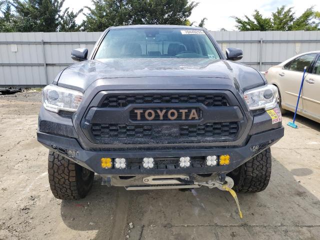 3TMCZ5AN0PM634412 - 2023 TOYOTA TACOMA DOUBLE CAB GRAY photo 5