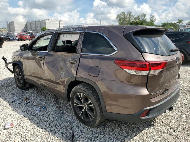 5TDZZRFH7JS243964 - 2018 TOYOTA HIGHLANDER LE BROWN photo 2