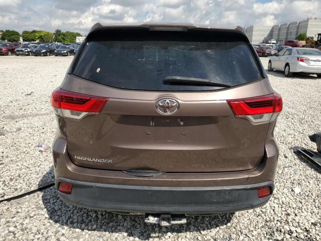 5TDZZRFH7JS243964 - 2018 TOYOTA HIGHLANDER LE BROWN photo 6