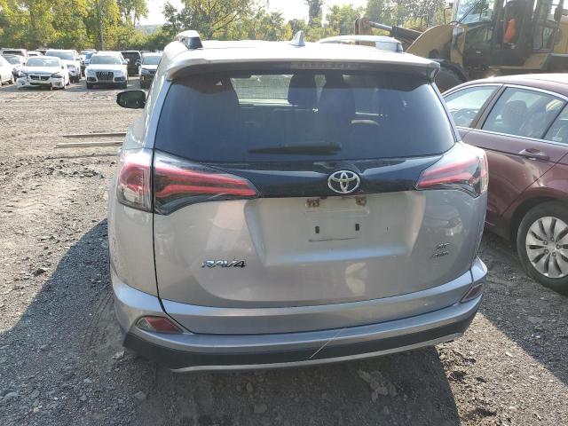 JTMJFREV5JJ249269 - 2018 TOYOTA RAV4 SE SILVER photo 6