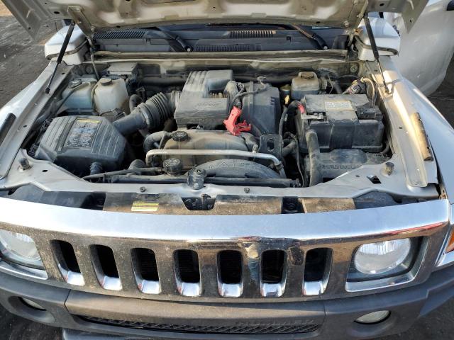 5GNEN13E698128049 - 2009 HUMMER H3T SILVER photo 11