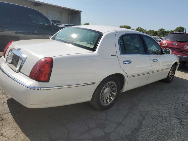 1LNHM82W91Y647986 - 2001 LINCOLN TOWN CAR SIGNATURE WHITE photo 3