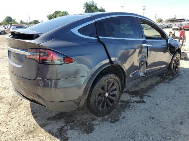 5YJXCAE27HF039302 - 2017 TESLA MODEL X ნაცრისფერი ფოტო 3