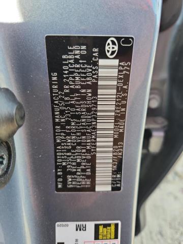 5YFEPMAE3NP329713 - 2022 TOYOTA COROLLA LE Blau Foto 12