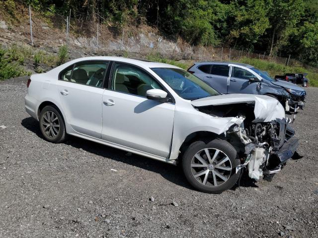 3VWDB7AJ2JM256924 - 2018 VOLKSWAGEN JETTA SE 白色 照片 4