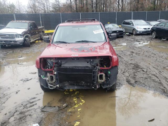 1C4NJRFBXDD248075 - 2013 JEEP PATRIOT LATITUDE RED photo 5