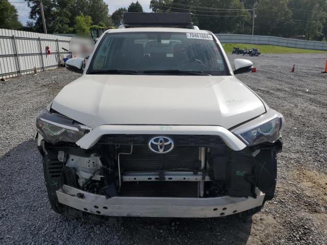 JTEBU5JR8K5623584 - 2019 TOYOTA 4RUNNER SR5 WHITE photo 5