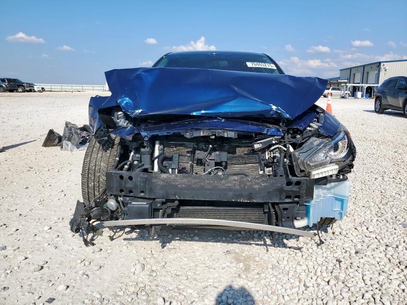 JN1EV7AR1JM442828 - 2018 INFINITI Q50 LUXE أزرق صورة 5