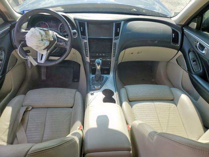 JN1EV7AR1JM442828 - 2018 INFINITI Q50 LUXE أزرق صورة 8