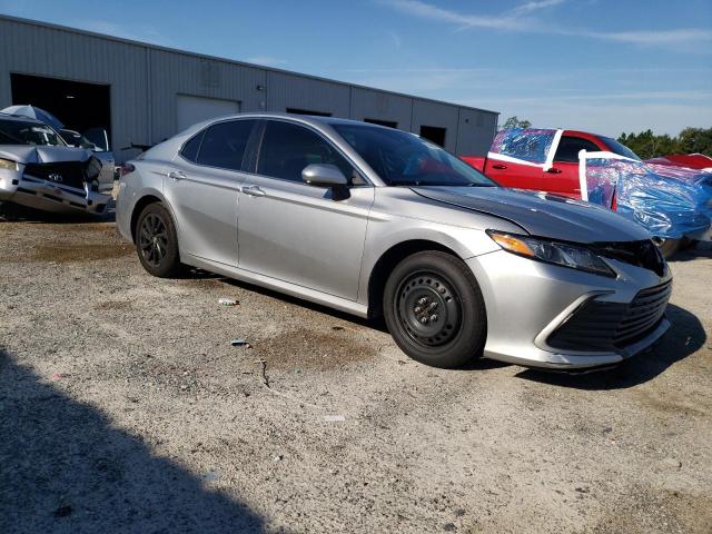 4T1C11AK8MU537936 - 2021 TOYOTA CAMRY LE SILVER photo 4