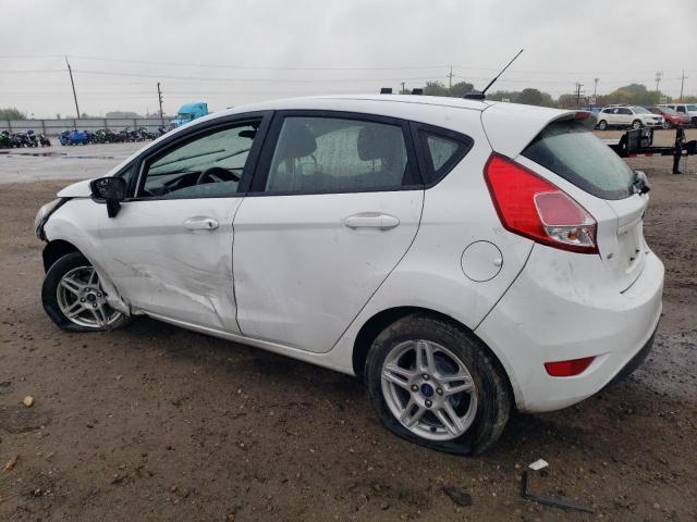 3FADP4EJ3JM146869 - 2018 FORD FIESTA SE WHITE photo 2