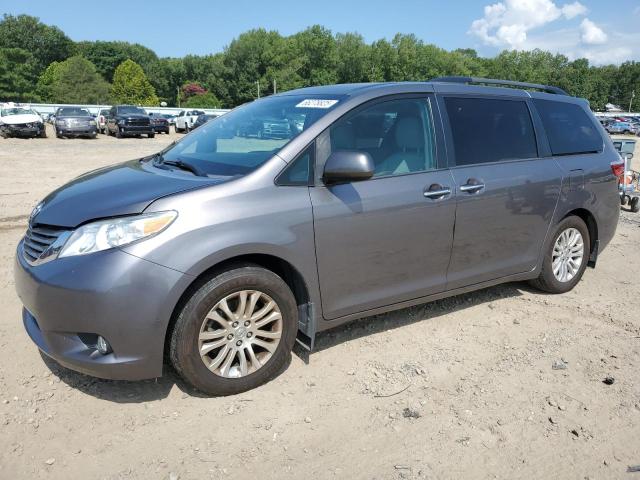 5TDYZ3DC5HS888719 - 2017 TOYOTA SIENNA XLE GRAY photo 2