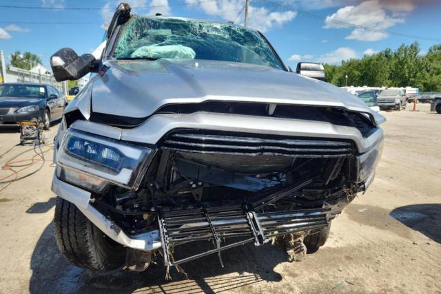 3C6UR5FJ0NG373103 - 2022 RAM 2500 LARAMIE Silber Foto 5