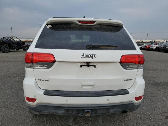 1C4RJFAG6JC422275 - 2018 JEEP GRAND CHEROKEE LAREDO Beyaz fotoğraf 6