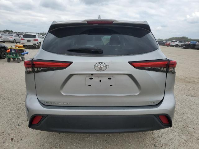 5TDGZRAH5MS039635 - 2021 TOYOTA HIGHLANDER XLE GRAY photo 6