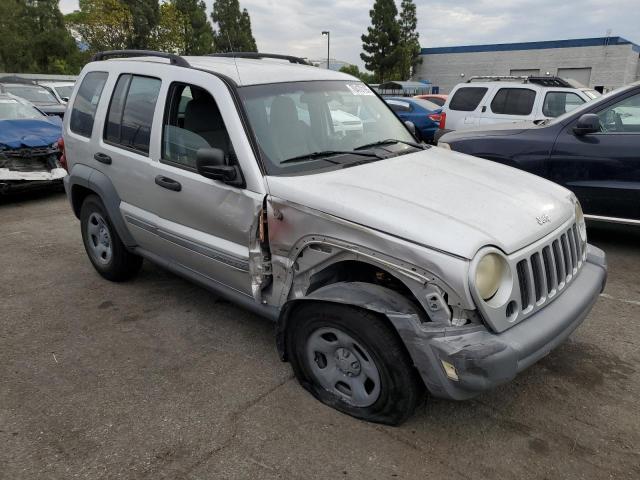 1J4GL48K15W678256 - 2005 JEEP LIBERTY SPORT SILVER photo 4