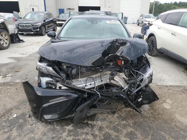 4T1G11AK2NU691092 - 2022 TOYOTA CAMRY SE 黑色 照片 5