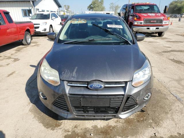 1FAHP3F2XCL387562 - 2012 FORD FOCUS SE GRAY photo 5