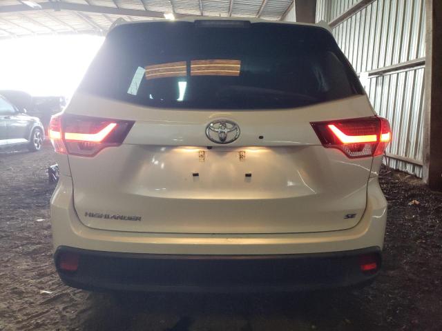 5TDKZRFH4KS570597 - 2019 TOYOTA HIGHLANDER SE WHITE photo 6