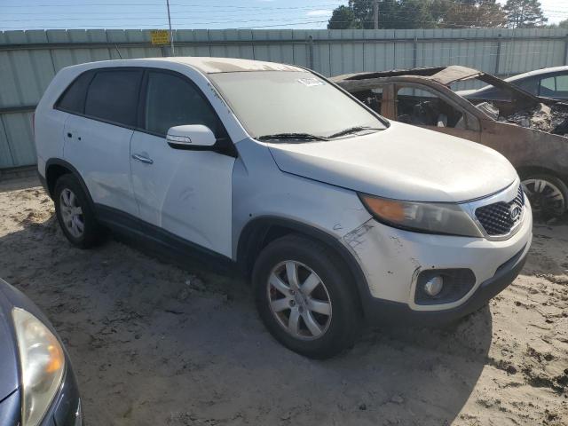 5XYKT3A18DG375434 - 2013 KIA SORENTO LX WHITE photo 4