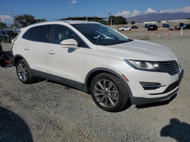 5LMCJ2C99HUL46125 - 2017 LINCOLN MKC SELECT أبيض صورة 4