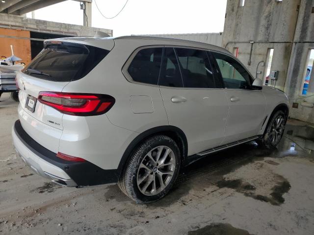 5UXCR4C00P9P49178 - 2023 BMW X5 SDRIVE 40I WHITE photo 3