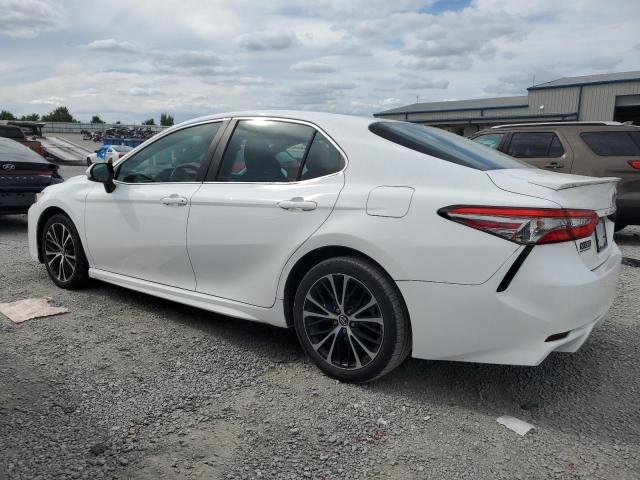 4T1B11HK8JU611885 - 2018 TOYOTA CAMRY L WHITE photo 2