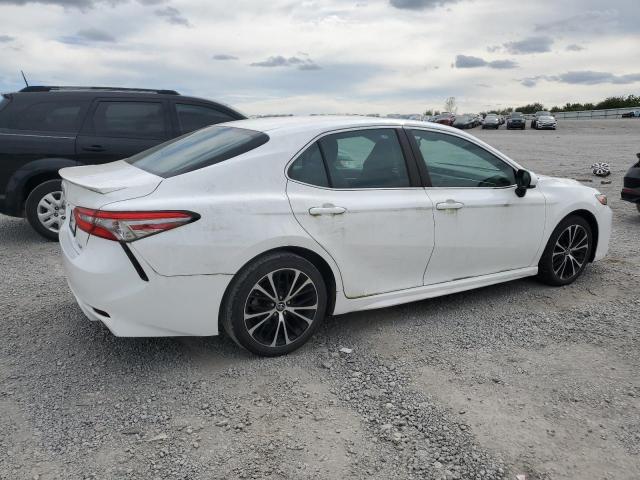 4T1B11HK8JU611885 - 2018 TOYOTA CAMRY L WHITE photo 3